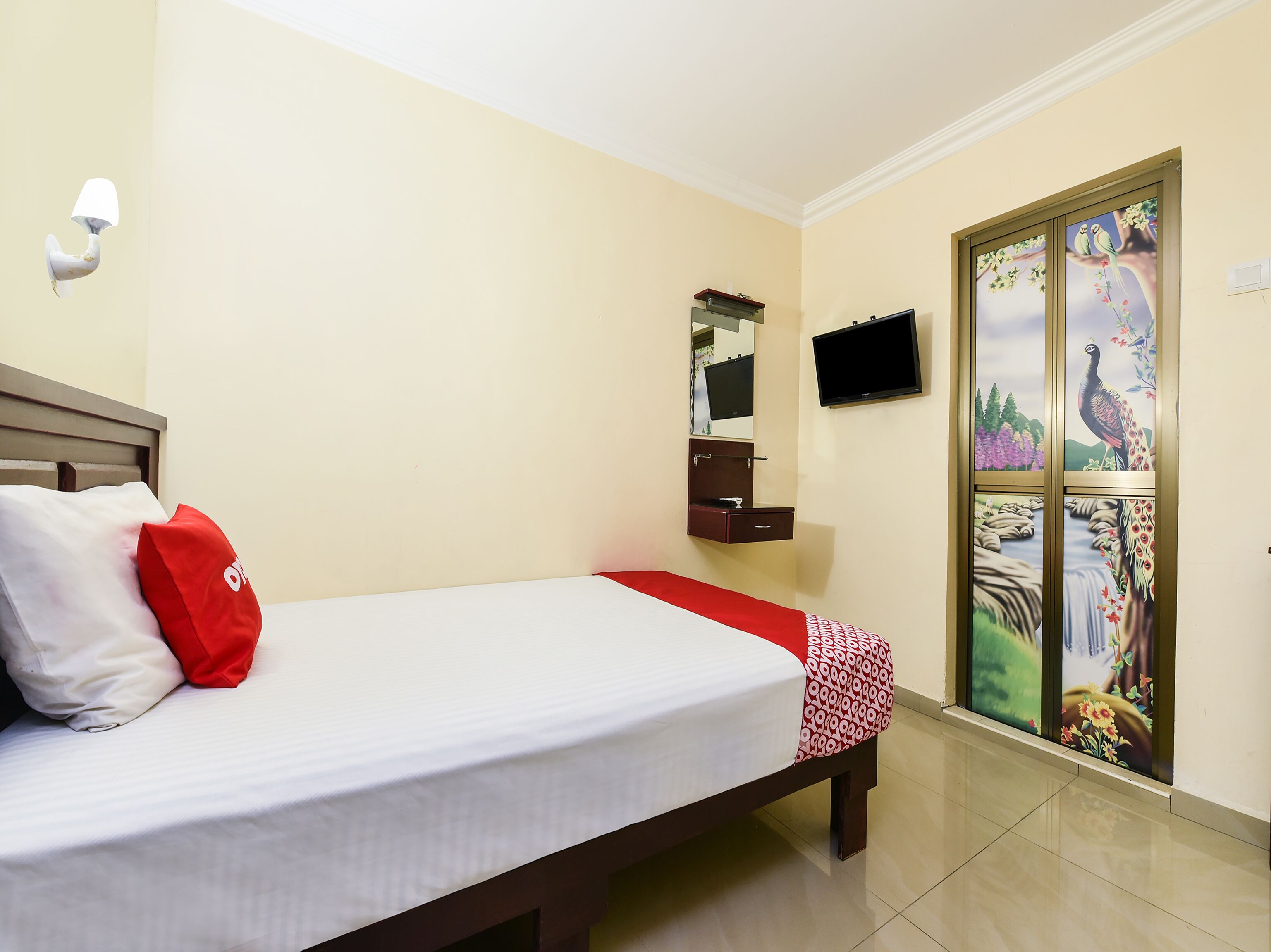 WiFi (free), bed sheets