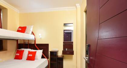 OYO 90562 J Hotel PJ