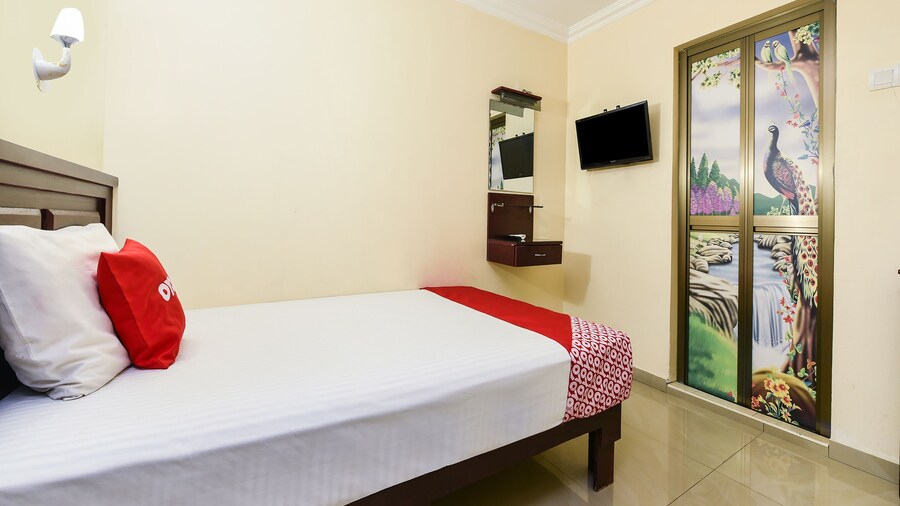 OYO 90562 J Hotel PJ