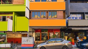 A multi-story building with a restaurant on the ground floor. - OYO 90562 J Hotel PJ (Petaling Jaya)