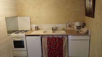 Køleskab, ovn, kogeplade, kaffe-/temaskine