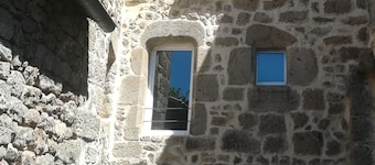 Studio with breathtaking views, nearby hiking and swimming trails