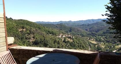 Studio avec vue imprenable, sentiers de rando et baignade à proximité