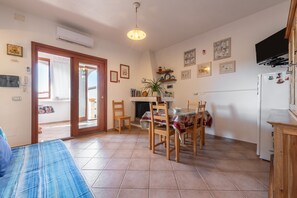 Dining - Apartment 'Adriana's House' with Sea View, Private Terrace and Air Conditioning (Buggerru)