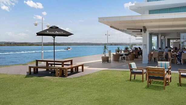 A waterfront restaurant with outdoor seating, a covered patio, and a view of the water. - Spa Retreat Ballina - Your own private spa to enjoy - FREE Wi-Fi (Ballina)