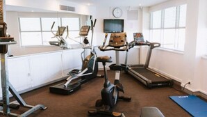 A gym with treadmills, elliptical machines, and a stationary bike. - Spa Retreat Ballina - Your own private spa to enjoy - FREE Wi-Fi (Ballina)