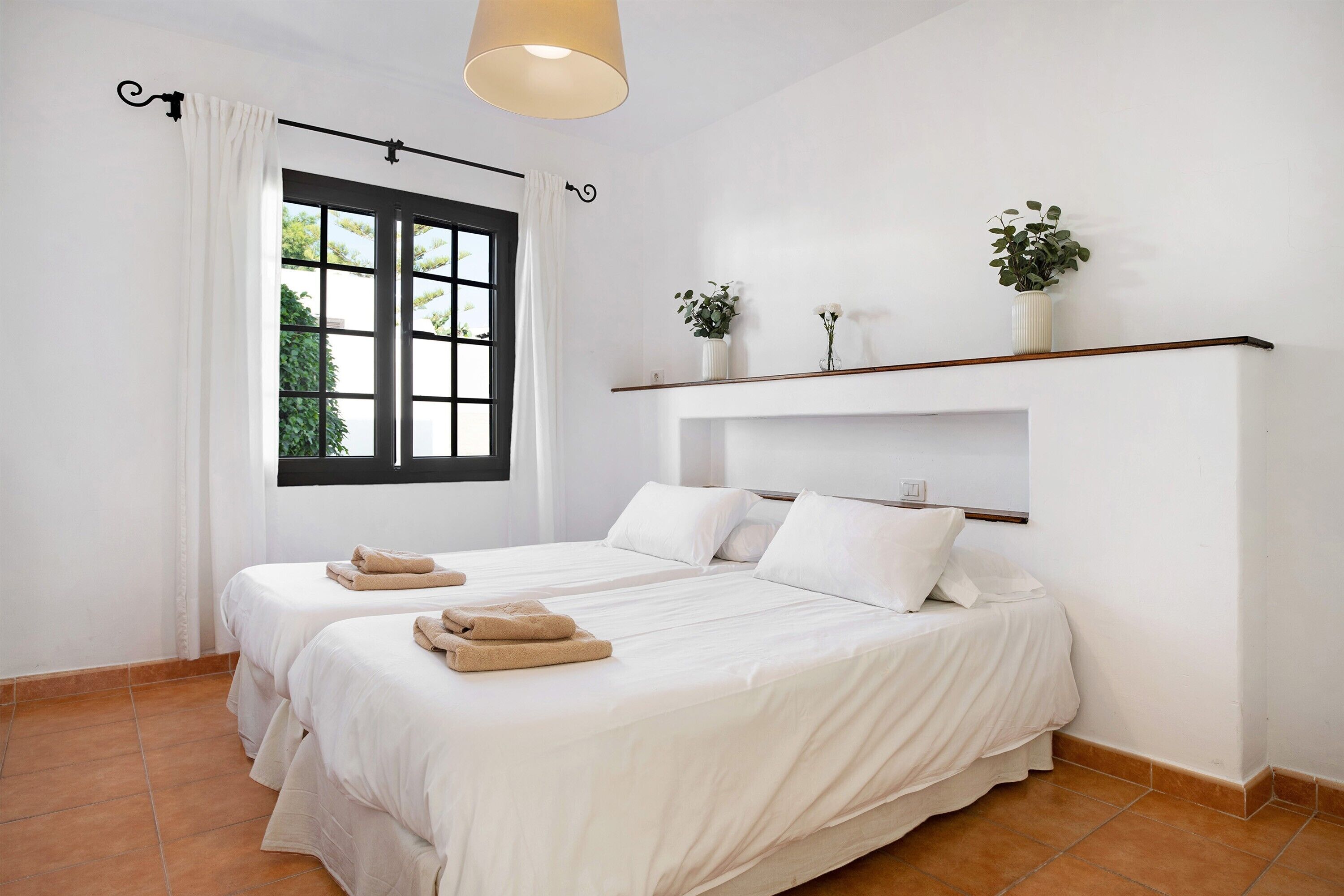 3 室のベッドルーム、アイロン / アイロン台、WiFi (無料)、ベッドシーツ