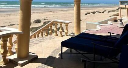 Casa Luna Llena Beachfront home in Playa Encanto