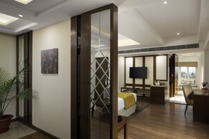 Colchones con efecto memoria, minibar y escritorio 