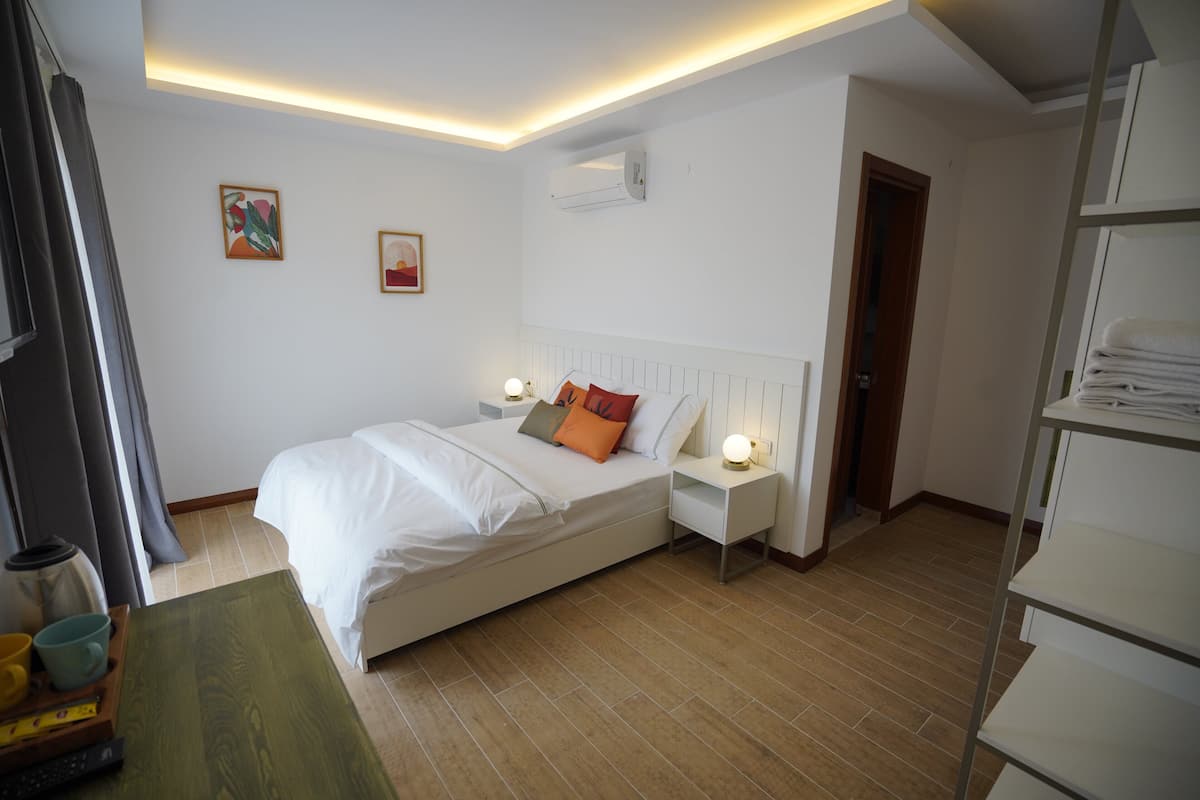 Doppia Deluxe, 1 letto matrimoniale, non fumatori, vista montagna | Minibar, con stile personalizzato, con arredamento individuale