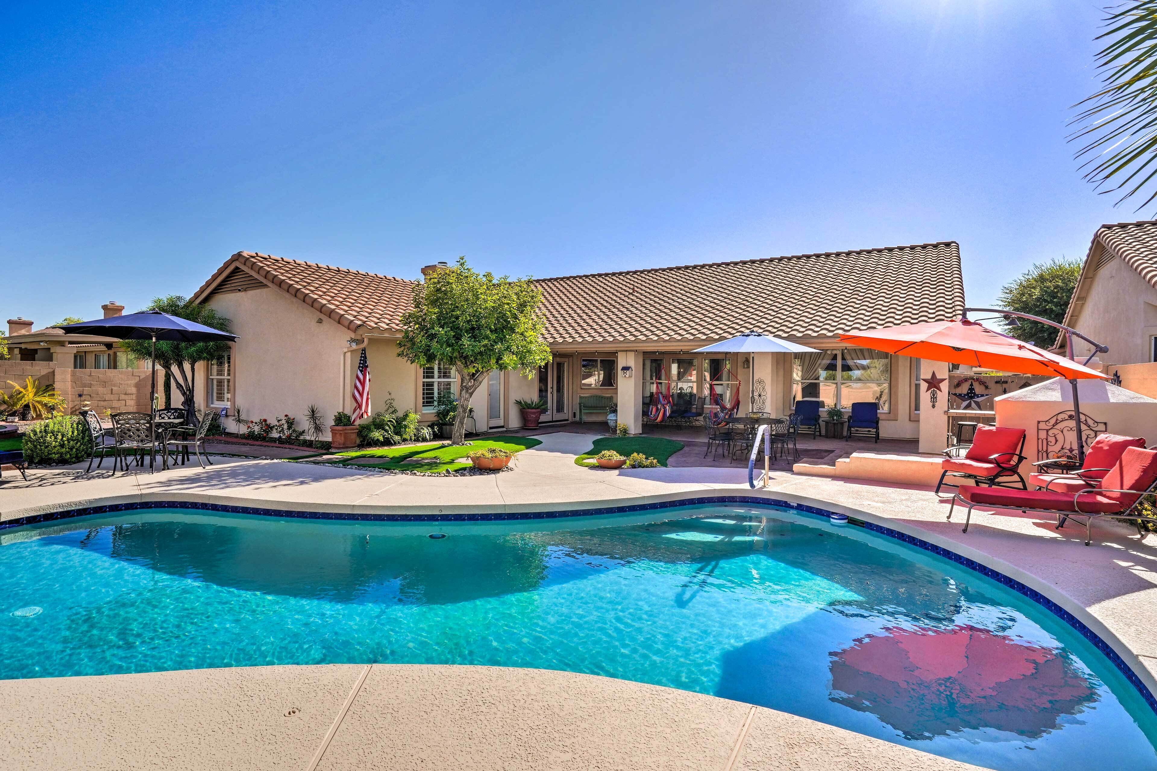 Peoria Retreat w/ Pool, Putting Green & Fire Pit