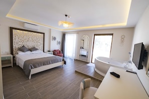 Royal Room | Individually decorated, desk, free WiFi, bed sheets - ICARUS ALACATI +16 (Cesme)