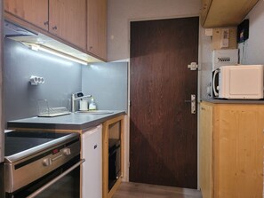 Køleskab, mikrobølgeovn, ovn, opvaskemaskine