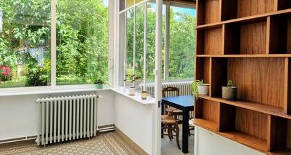 Central lodge with garden, pets allowed