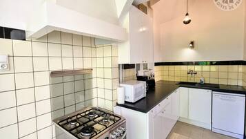 Réfrigérateur, micro-ondes, four, lave-vaisselle