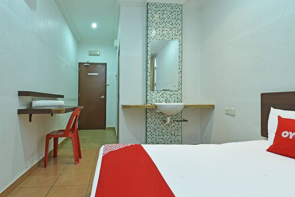 Deluxe Double Room | Free WiFi, bed sheets