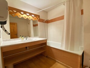 Bathroom - Studio with mountain views and pools, pets allowed (Samoëns)