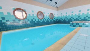 An indoor swimming pool with tiled walls and three round mirrors. - Studio with mountain views and pools, pets allowed (Samoëns)