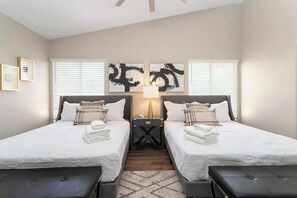 4 bedrooms, iron/ironing board, travel cot, WiFi - ❤️Classy 4BR Home with Pool Table & BBQ in NLV (North Las Vegas)