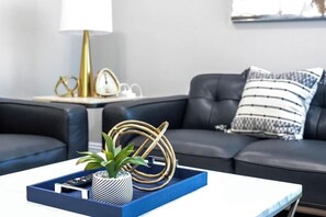 TV - ❤️Classy 4BR Home with Pool Table & BBQ in NLV (North Las Vegas)