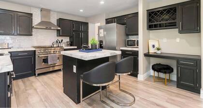 ❤️Classy 4BR Home with Pool Table & BBQ in NLV