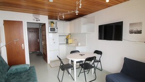 Unclassified image, 2 of 16, button - Studio Cabin Apartment at the Foot of the Slopes with Mountain View, Balcony, and Close to Amenities (Auris)