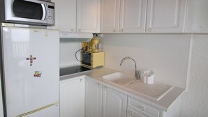 Unclassified image, 3 of 16, button - Studio Cabin Apartment at the Foot of the Slopes with Mountain View, Balcony, and Close to Amenities (Auris)