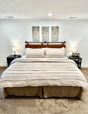 4 bedrooms, iron/ironing board, travel crib, free WiFi - Denver Getaway with Two Living Rooms and Yard (Centennial)
