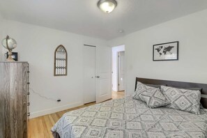 4 bedrooms, iron/ironing board, travel crib, free WiFi - Denver Getaway with Two Living Rooms and Yard (Centennial)