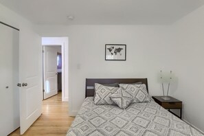 4 bedrooms, iron/ironing board, travel crib, free WiFi - Denver Getaway with Two Living Rooms and Yard (Centennial)