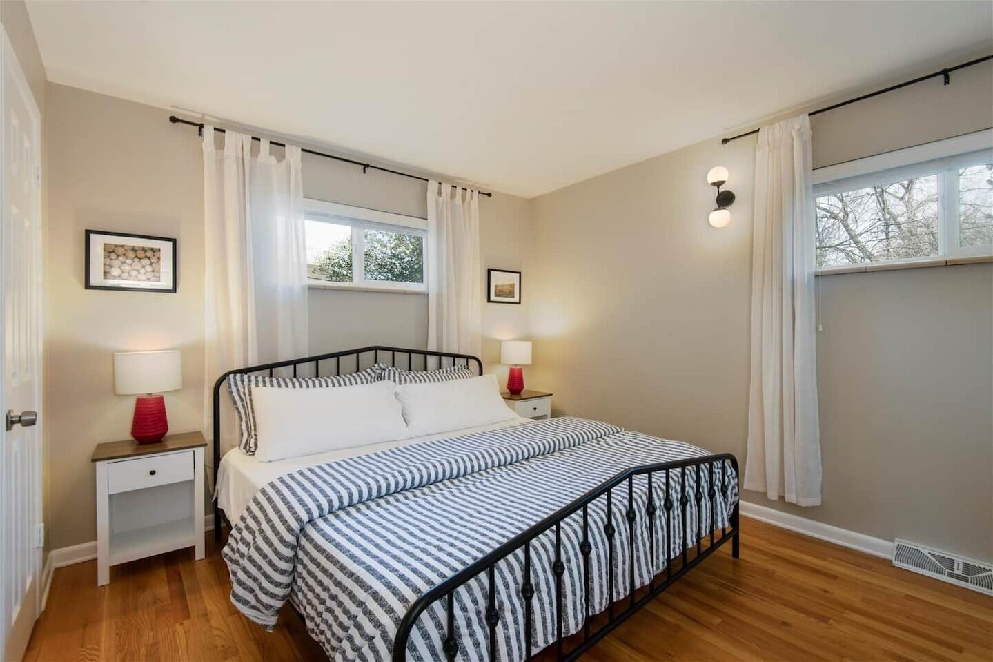 5 habitaciones, tabla de planchar con plancha, cuna de viaje y wifi 