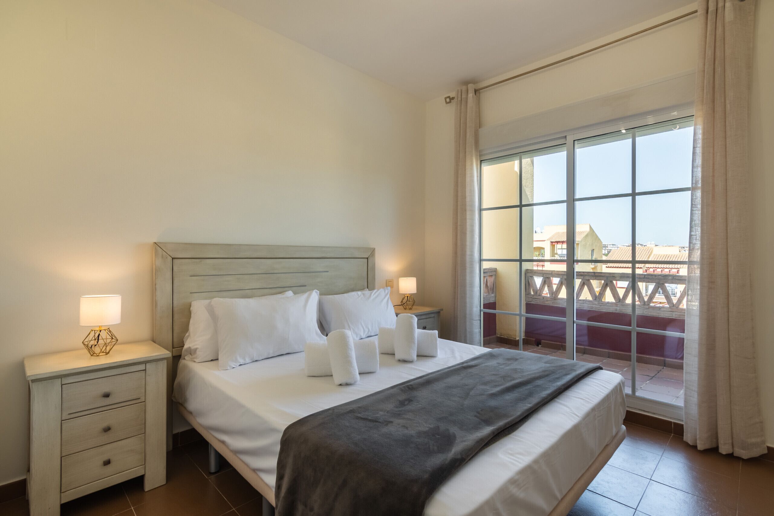 3 dormitorios, tabla de planchar con plancha, wifi gratis y ropa de cama