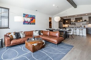 Smart TV, fireplace, DVD player