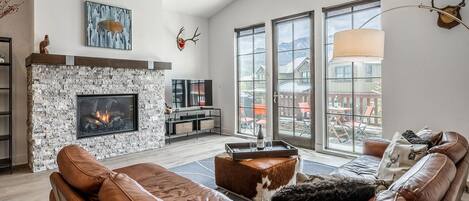 Smart TV, chimenea y reproductor de DVD