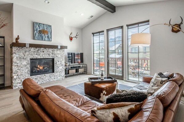 Smart TV, fireplace, DVD player