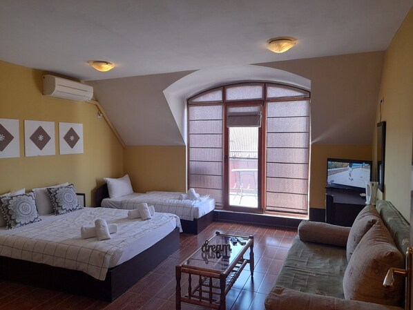 1 bedroom, travel crib, WiFi - AMAZING VIEW FROM THE BALKONY ! (veliko tarnovo)