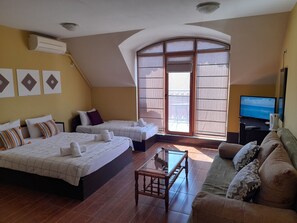 1 bedroom, travel crib, WiFi - AMAZING VIEW FROM THE BALKONY ! (veliko tarnovo)