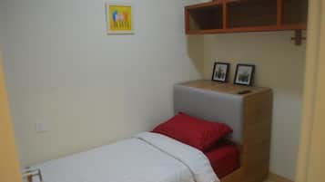 Habitació triple, bany privat | Wifi gratuïta i roba de llit