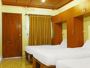 ファミリー スイート | 1 室のベッドルーム、デスク、ベッドシーツ