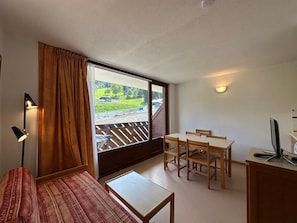 Interior - 1-Bedroom Apartment, Mountain Corner, Slope Views, Sleeps 4 (Morillon 1100)