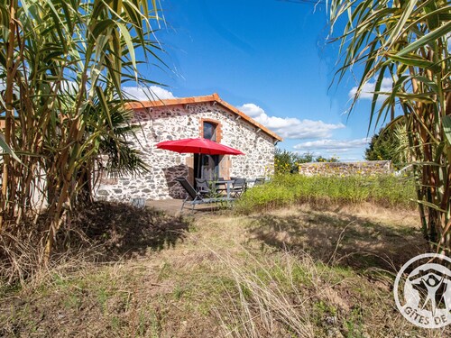 Modern Cottage near Nantes, Atlantic Coast & Puy du Fou — Ideal for Families with Scenic Pond & Terrace