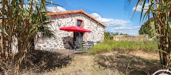 Modern Cottage near Nantes, Atlantic Coast & Puy du Fou — Ideal for Families with Scenic Pond & Terrace