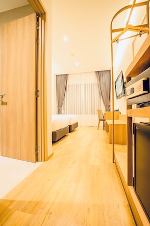 1 bedroom, desk, laptop workspace, free WiFi