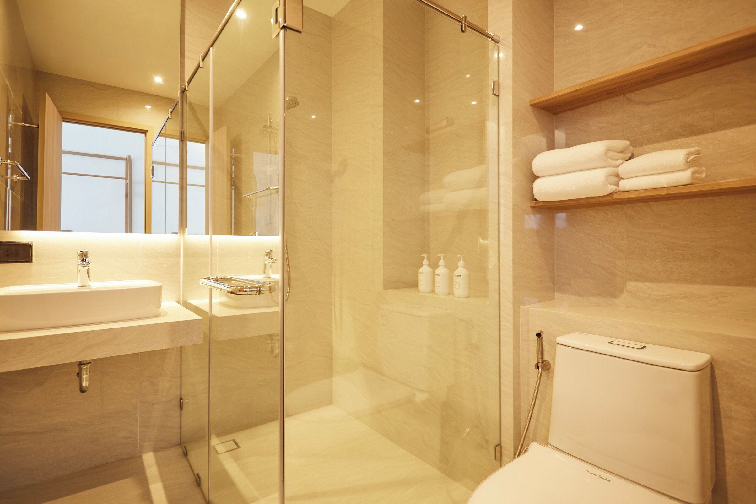 Dusche, Haartrockner, Bidet, Handtücher