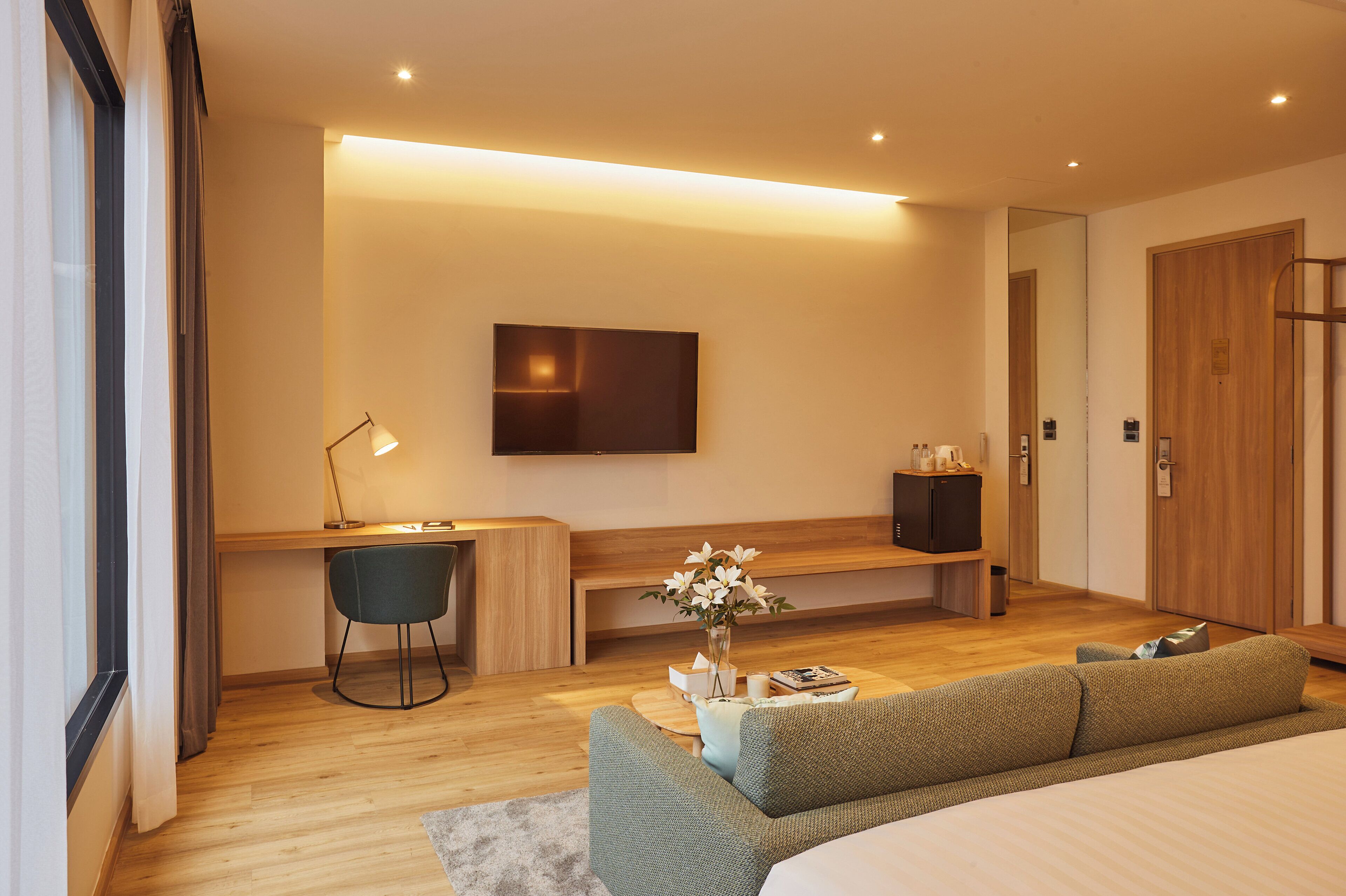 Chambre « Premier », 1 très grand lit | Bureau, espace de travail pour ordinateur portable, Wi-Fi gratuit