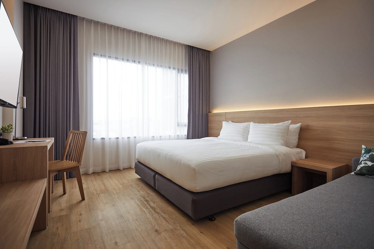 Escritorio, espacio para trabajar con un portátil, wifi gratis