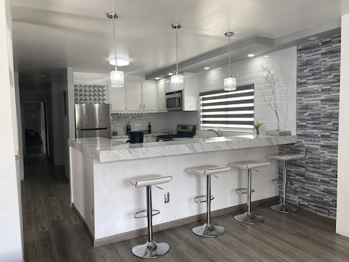 Casa Marina, Large private parking, comfortable and spacious, close to the beach and everything.