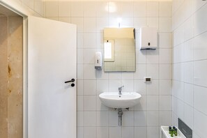Dusche, Haartrockner, Bidet, Handtücher