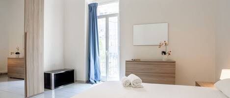 1 slaapkamer, een strijkplank/strijkijzer, wifi, beddengoed