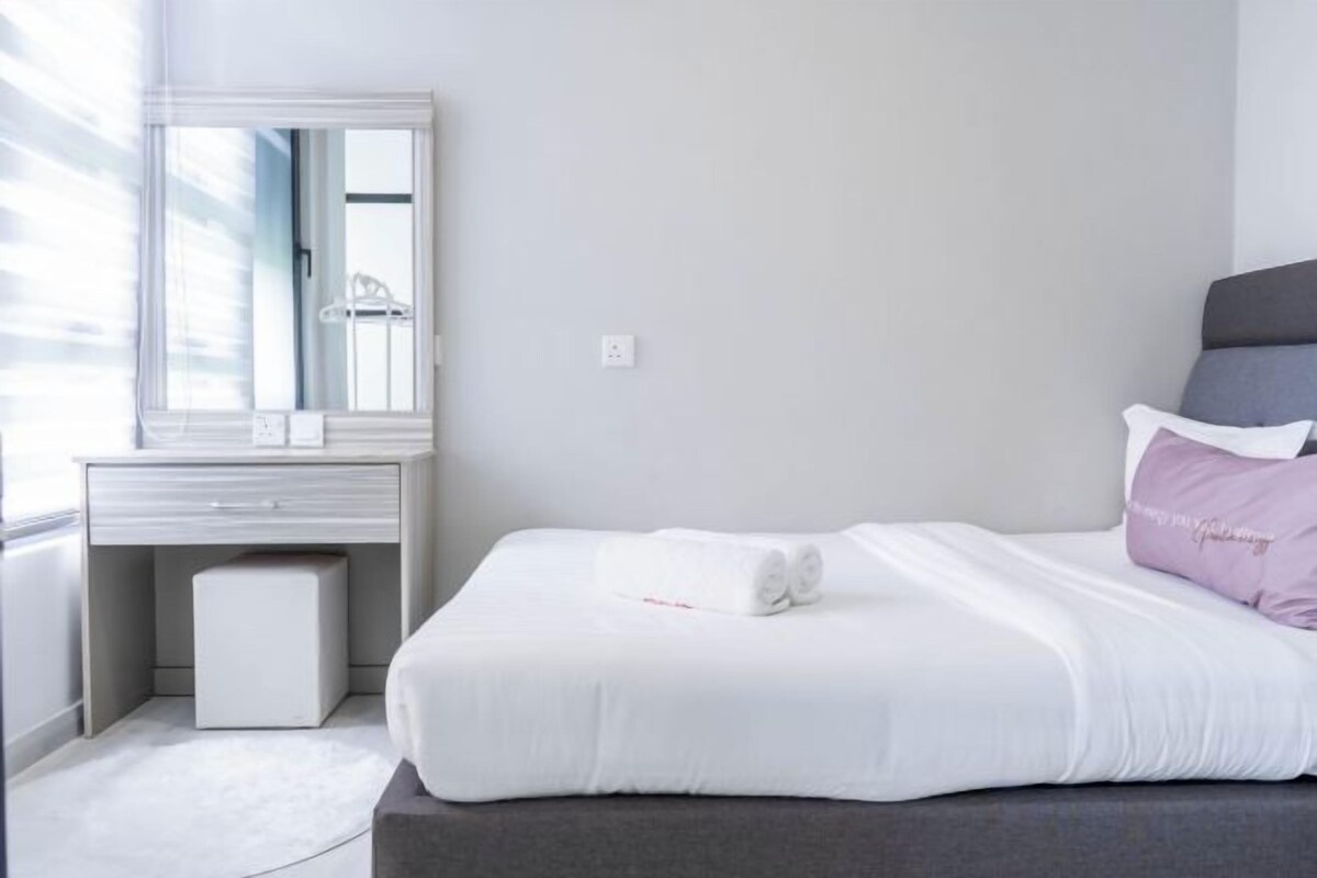 2 bedrooms, blackout curtains, iron/ironing board, free WiFi